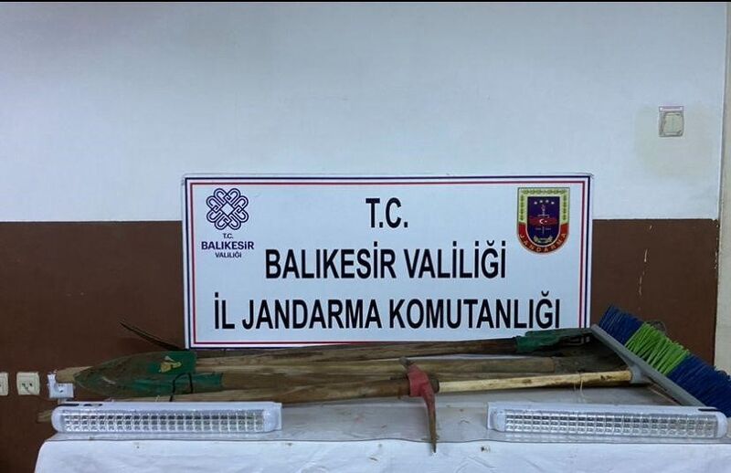 DEFİNE AVCILARI YAKALANDI