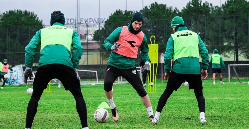 BURSASPOR’DA HAZIRLIKLAR SÜRÜYOR