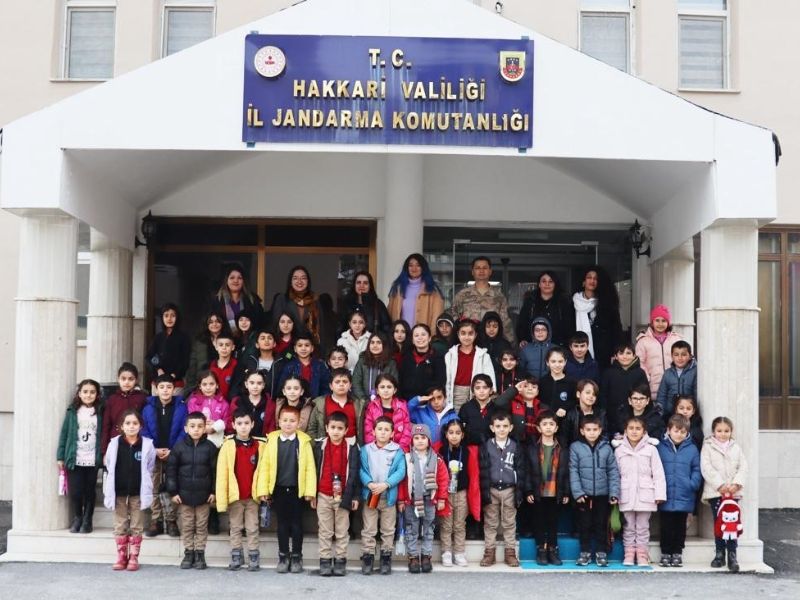 JANDARMADAN ÖĞRENCİLERE SİNEMA ETKİNLİĞİ SÜRPRİZİ