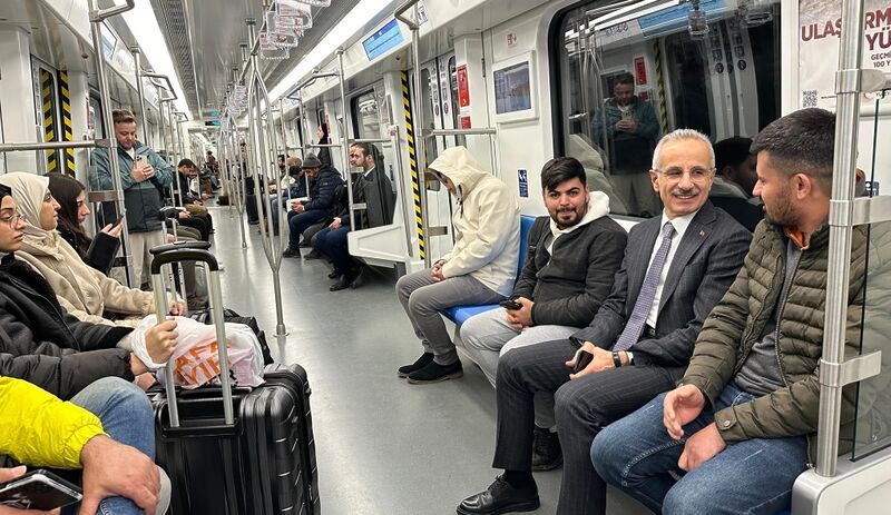 BAKAN URALOĞLU GAYRETTEPE-KAĞITHANE METROSU’NDA