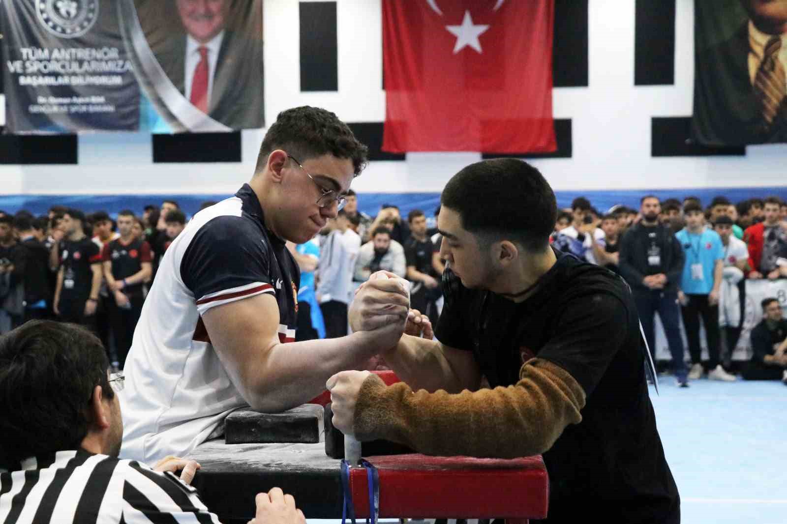 Türkiye Bilek Güreş Şampiyonası heyecanı Samsun’da yaşanıyor