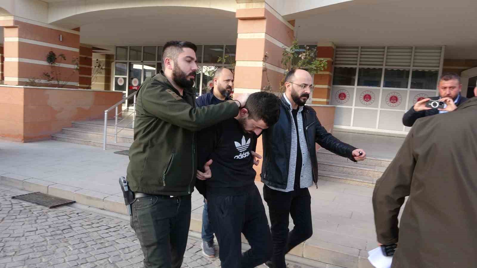 Uyuşturucu parası için babasının evini bastı, gürültü için dışarı çıkan komşusunu öldürdü