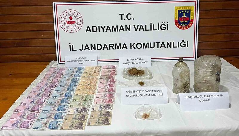 15 Yıl 7 ay kesinleşmiş hapis cezası bulunan şahıs uyuşturucuyla yakalandı