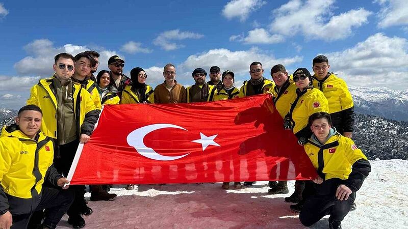 Afyonkarahisar ANDA ekibinden vefa tırmanışı