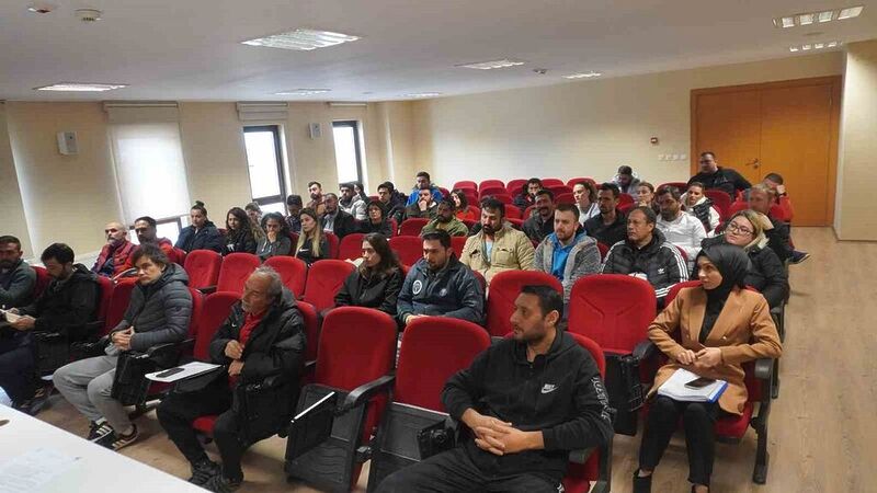 Afyonkarahisar’da antrenörlerle değerlendirme toplantısı düzenledi