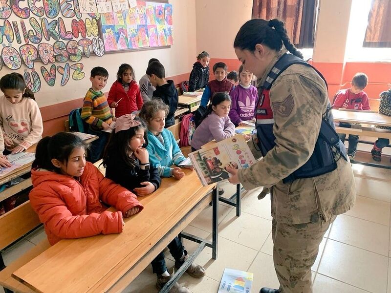 Ağrı’da öğrencilere KADES uygulaması tanıtıldı