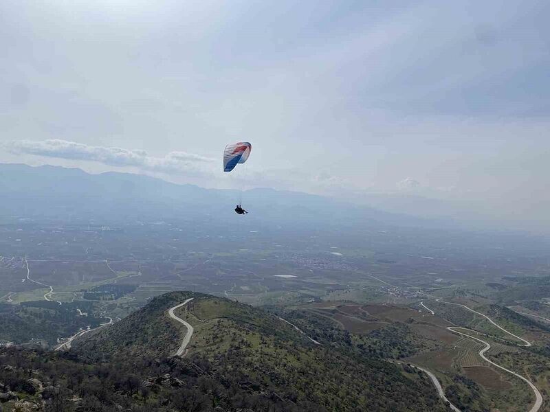 Alaşehir’de yamaç paraşütü pisti tam not aldı