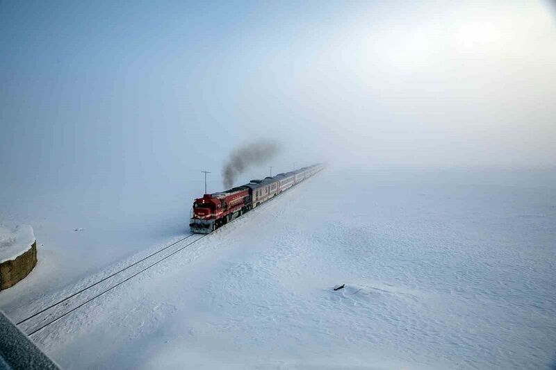 Ankara-Tatvan turistik treni seferlere başlıyor