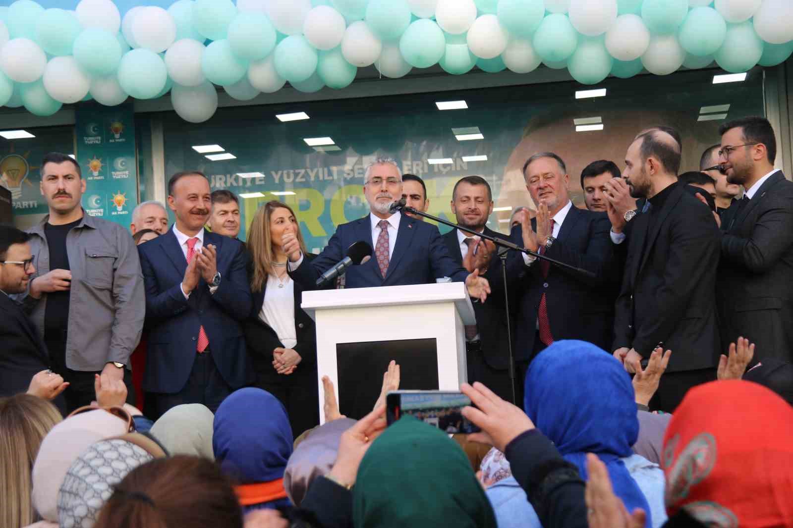 Bakan Işıkhan: “Halkın rızkını teröre peşkeş çeken zihniyetlerden büyük projeler beklenemez”