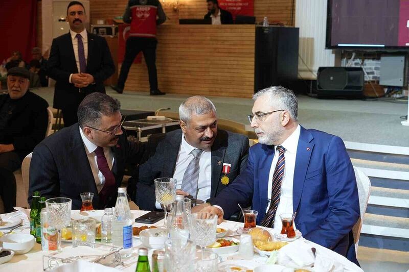 Bakan Işıkhan şehit aileleri ve gazilerle iftarda buluştu