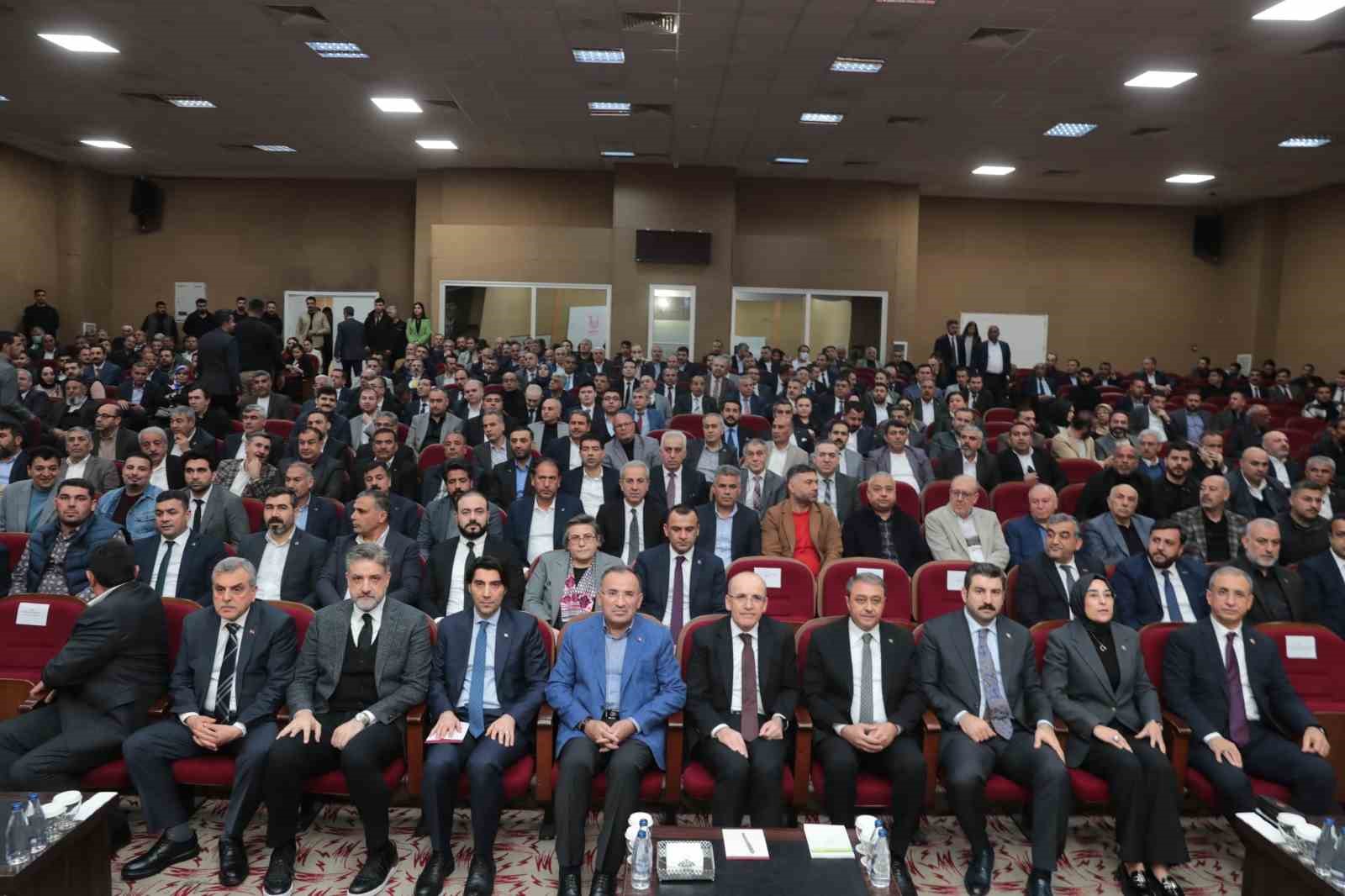 Bakan Şimşek Şanlıurfa’da iş adamlarıyla bir araya geldi