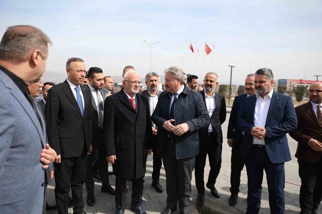 Başkan Palancıoğlu, Serbest Bölge’de fabrikaları ziyaret etti