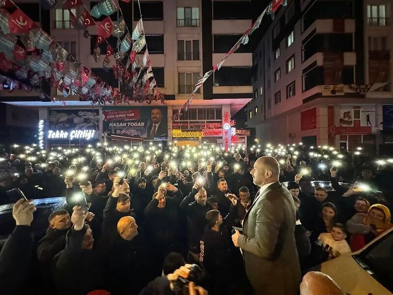 Başkan Togar’dan seçmenlere: “Türkiye’nin okuyacağı bir sevda hikayesi yazıyorsunuz”