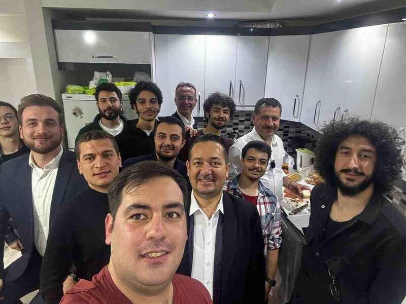 Başkan Yılmaz, öğrenci evinde sahur yaptı