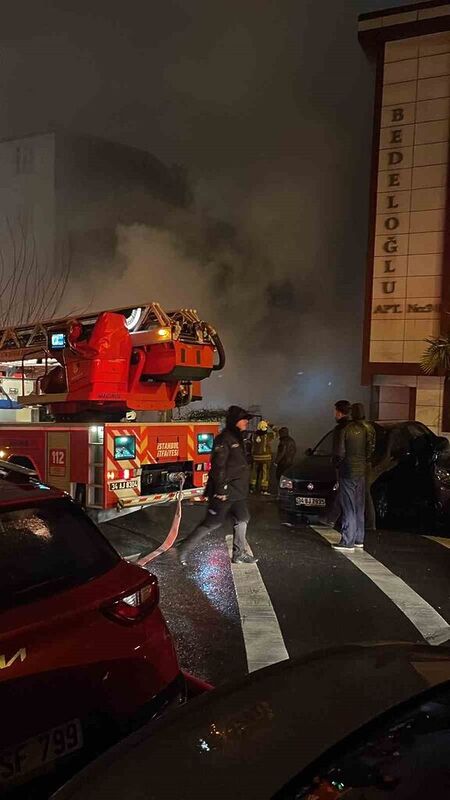 Beyoğlu’nda gecekonduda yangın paniği