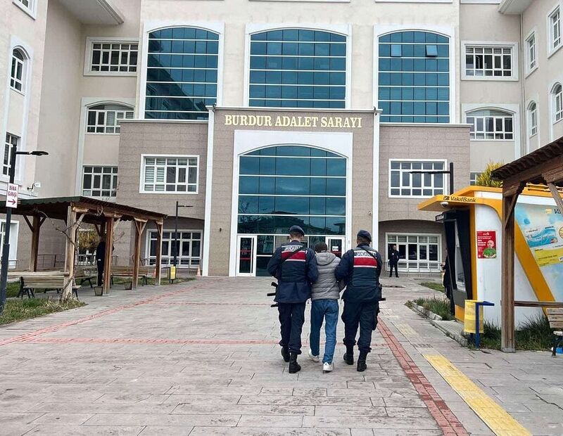 Burdur’da asayiş uygulamalarında yakalanan 13 firari hükümlü cezaevine gönderildi