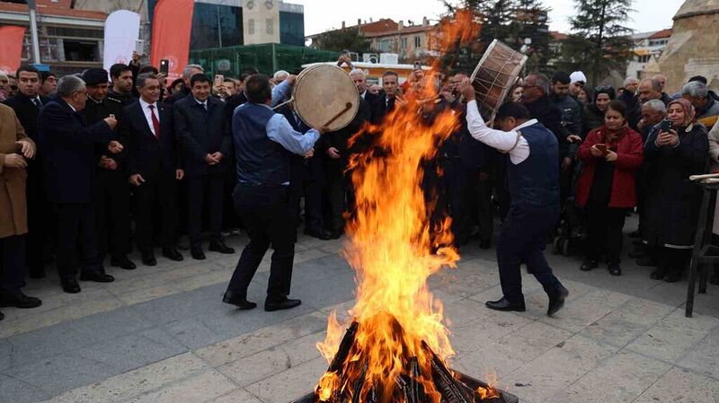 CACABEY'İN GÖLGESİNDE NEVRUZ KUTLANDI