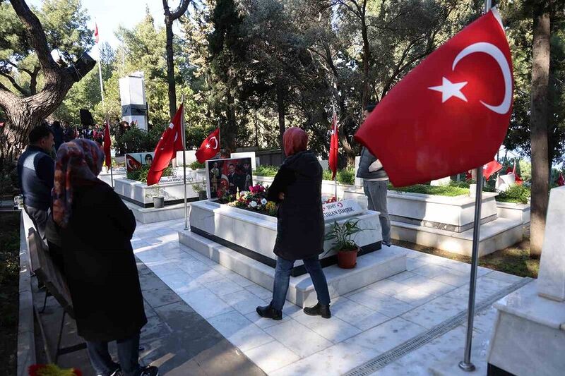 Çanakkale şehitleri İzmir’de törenle anıldı