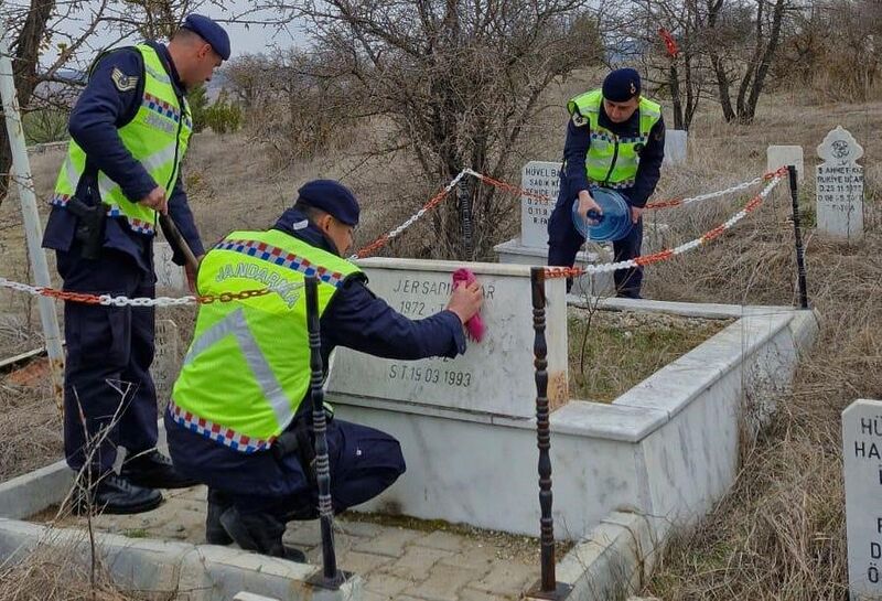 Çavdarhisar’da şehit Er Sadık Uçar’ın mezarının bakımı yapıldı