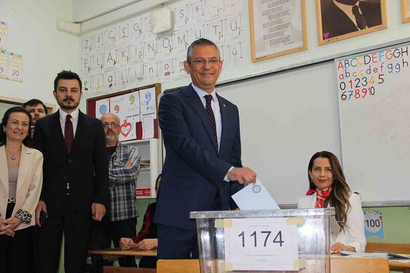 CHP lideri Özel’in sandığından CHP adayı çıktı