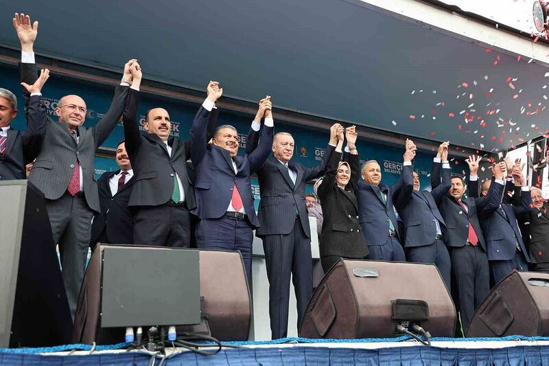 Cumhurbaşkanı Erdoğan: “Eser ve hizmet siyaseti konusunda hamdolsun ülkede elimize su dökecek kimseyi tanımıyoruz”