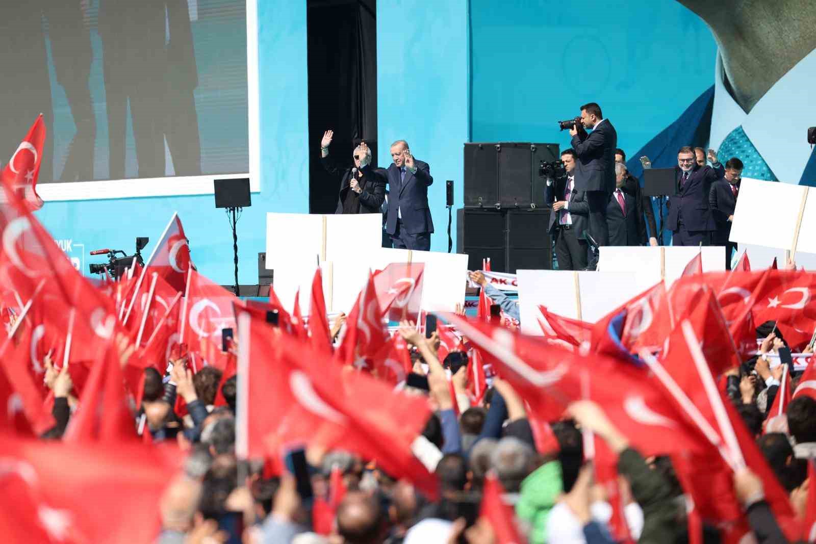 Cumhurbaşkanı Erdoğan, İzmir mitinginde konuştu: “Yüzlerine Atatürk maskesi takıp yan gelip yattılar”