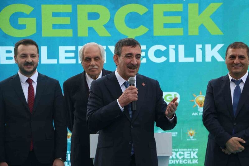 Cumhurbaşkanı Yardımcısı Yılmaz: “Bize oy versin, vermezsin herkese bugüne kadar hizmet ettik”