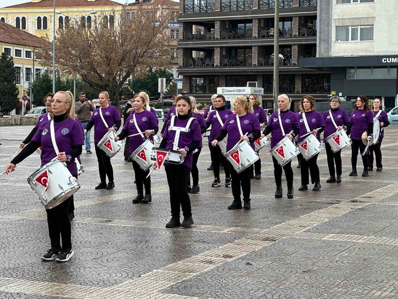 Cumhuriyet Kadınları Bando Takımı’ndan ’Kadınlar Günü’ gösterisi