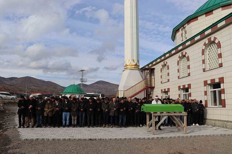 Darıca’da öldürülen genç kadın memleketi Erzurum’da toprağa verildi