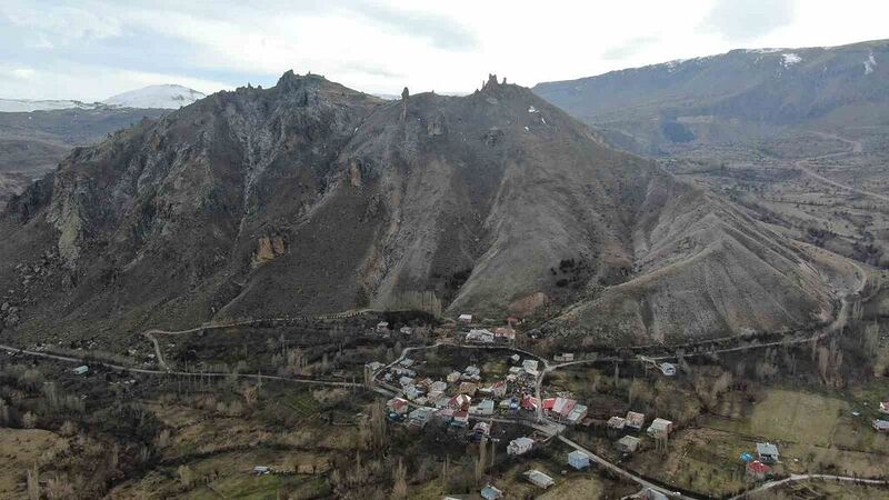 GEÇMİŞTE DAĞIN YAMACINA İNŞA