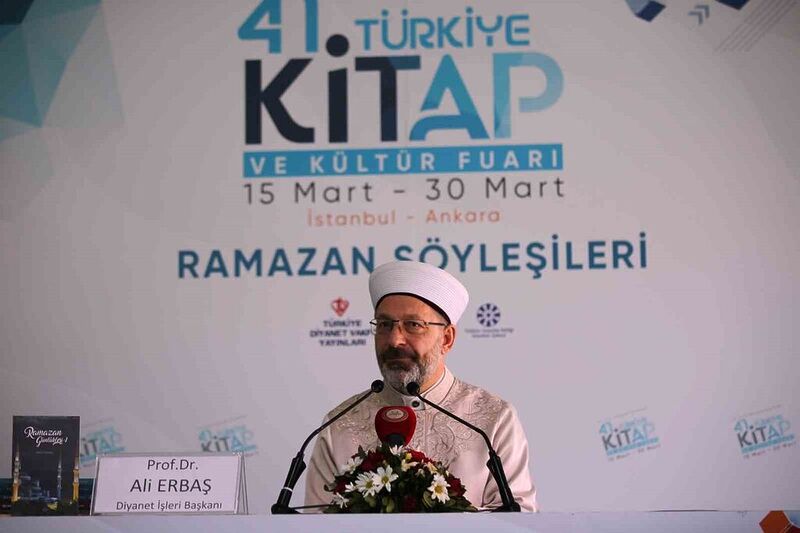 Diyanet İşleri Başkanı Erbaş, İstanbul’da söyleşi ve imza gününe katıldı