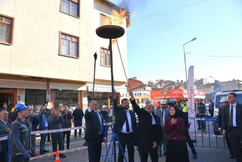 DOĞALGAZ SINDIRGI’NIN MERKEZİNE ULAŞTI