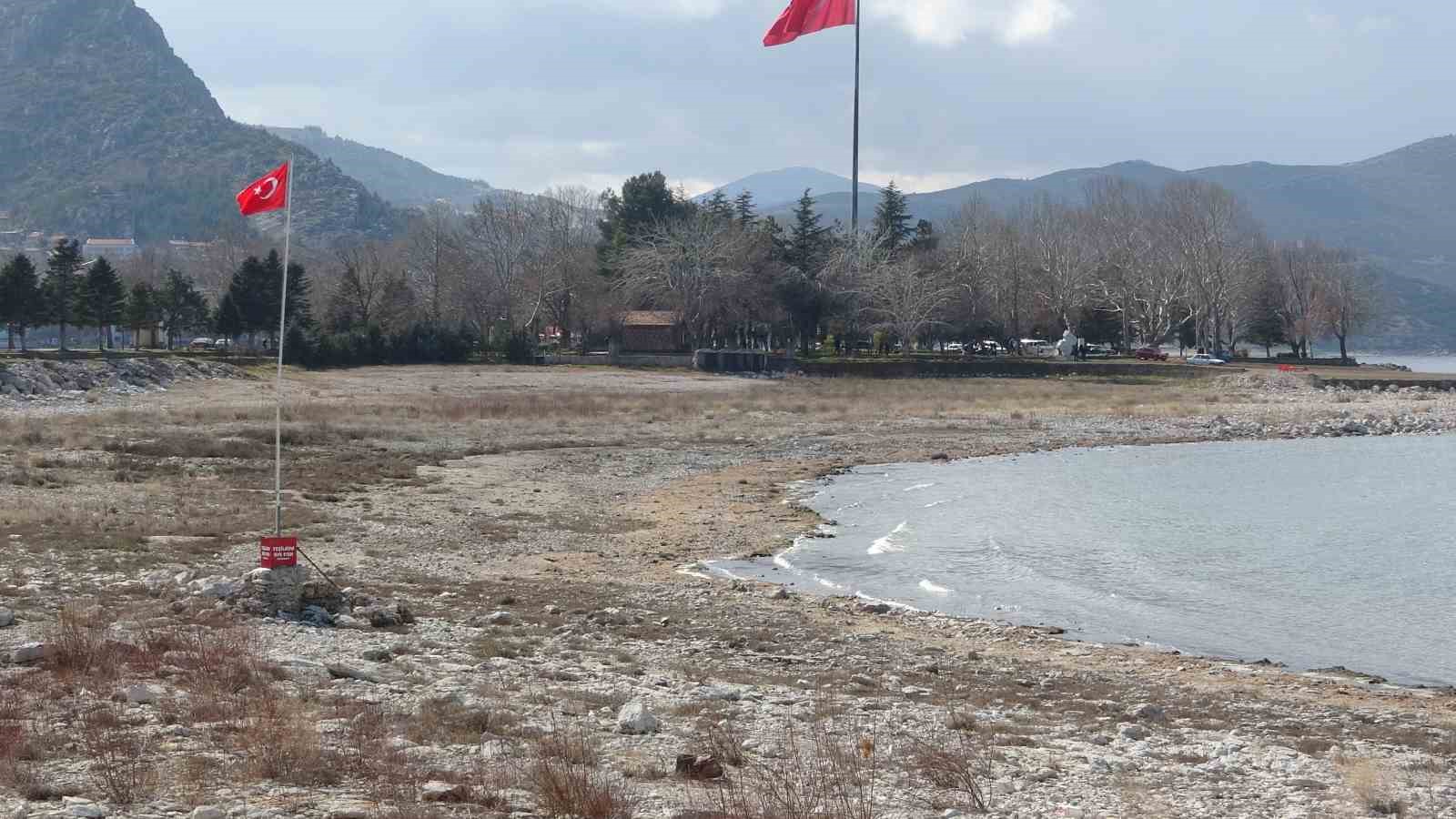 Eğirdir Gölü’nde yaşanan su kaybı balıkçılığı yok ediyor