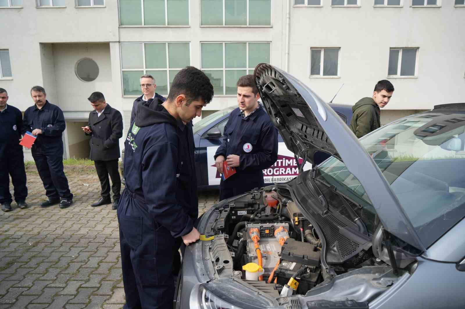 Elektrikli otomotiv sektörünün nitelikli eleman ihtiyacını karşılayacak kurs başladı