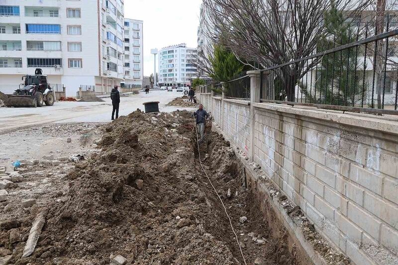 Ergani’de 1,8 kilometrelik yola 60 adet aydınlatma direği