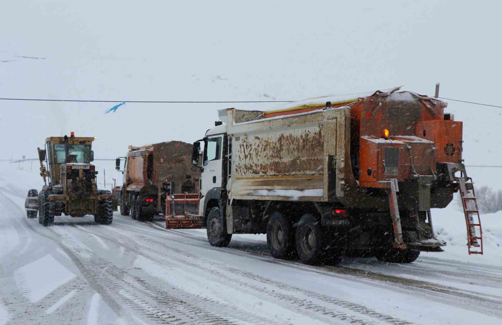 Erzincan’ın yüksek kesimlerinde kar yağışı