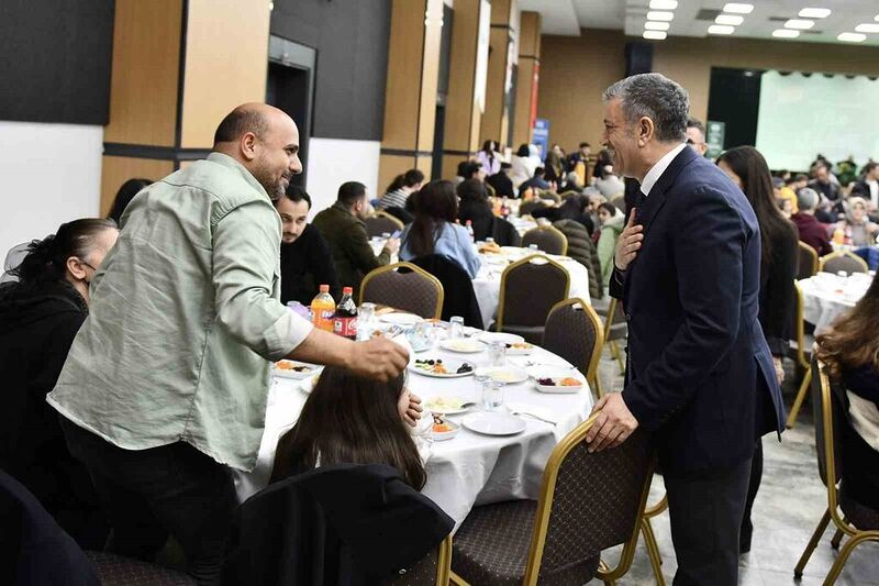 Esenyurt Belediye Başkanı Bozkurt sağlık çalışanlarıyla iftar sofrasında buluştu