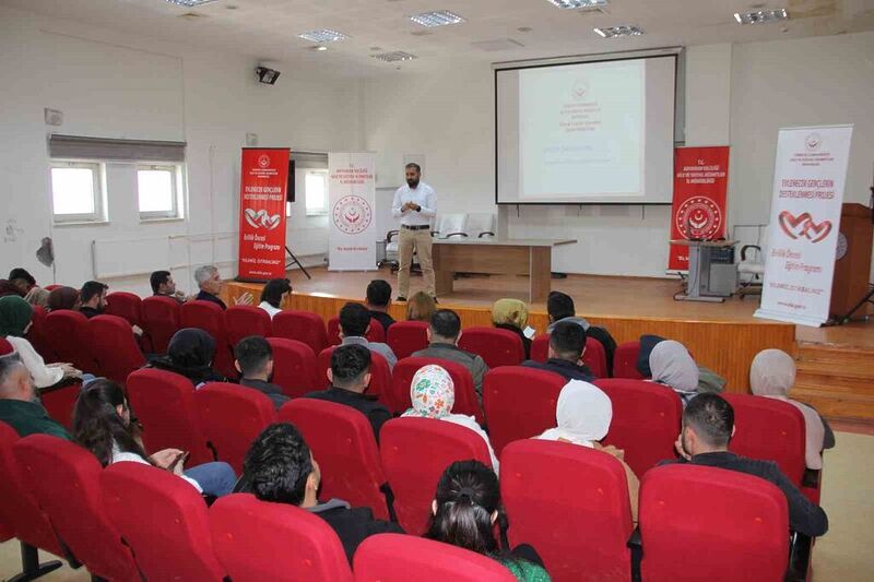 Evlenmek için kredi alacak depremzede gençlerin eğitimi başladı