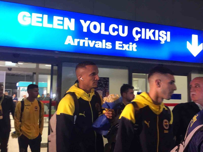 Fenerbahçe kafilesi Adana’ya geldi