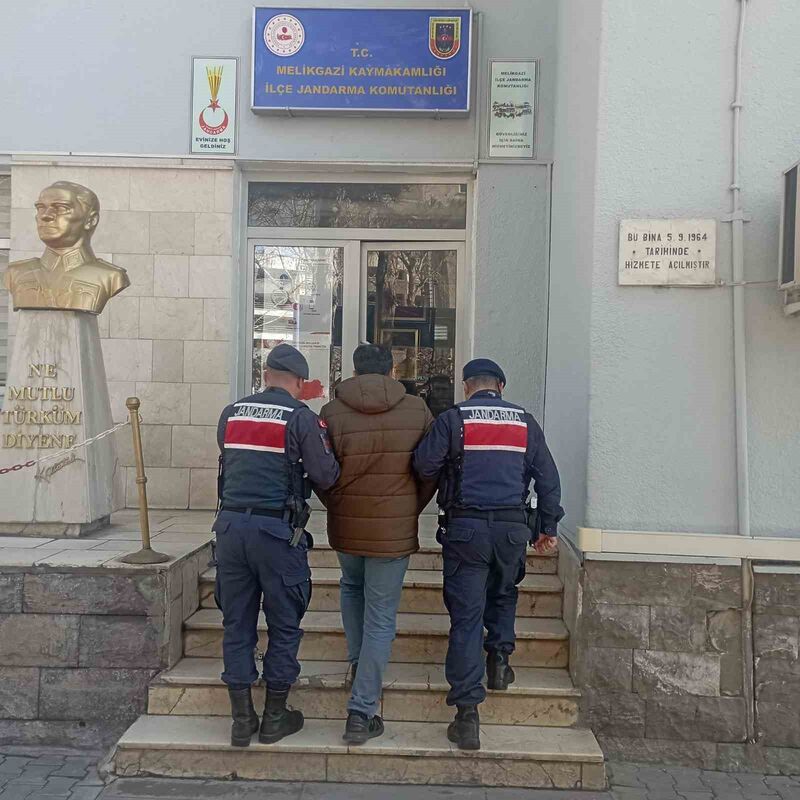 FETÖ üyesi olmaktan aranan ihraç astsubay yakalandı