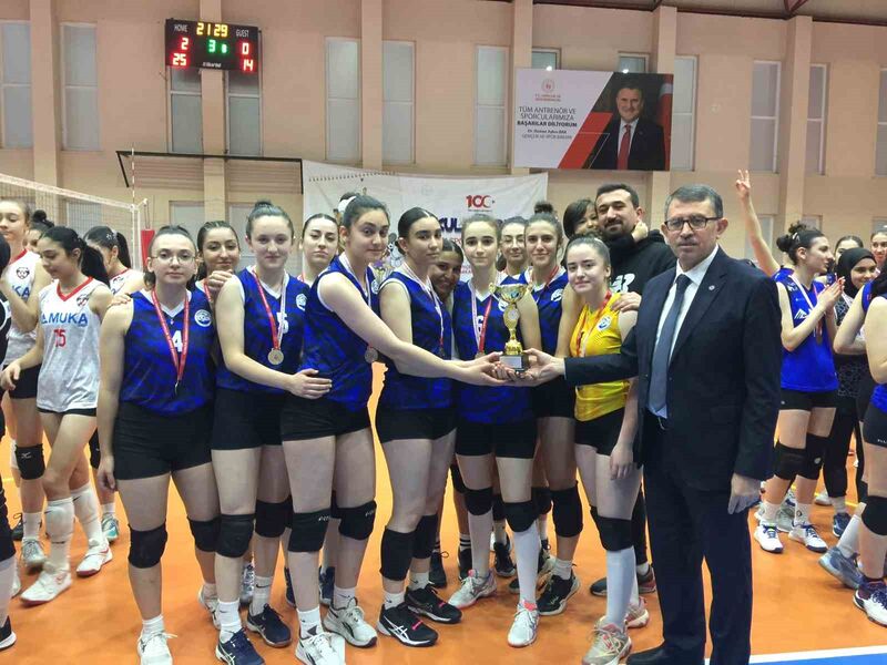 Genç KızlarVoleybol Şampiyonası’nda kupalar sahibini buldu