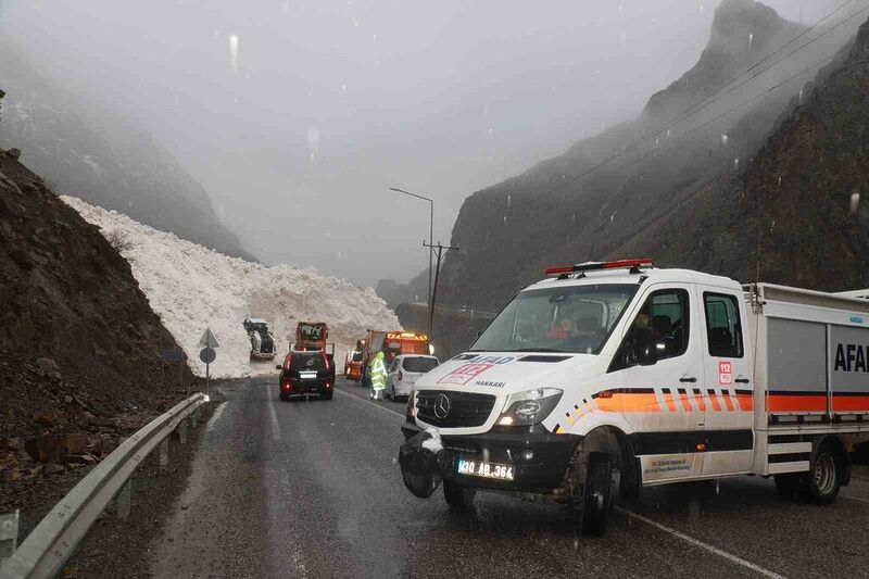 HAKKARİ-ÇUKURCA KARAYOLUNA SÜMBÜL DAĞINDA