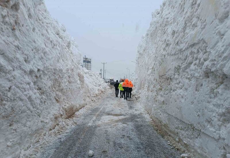 HAKKARİ-ÇUKURCA KARAYOLU YENİDEN ULAŞIMA