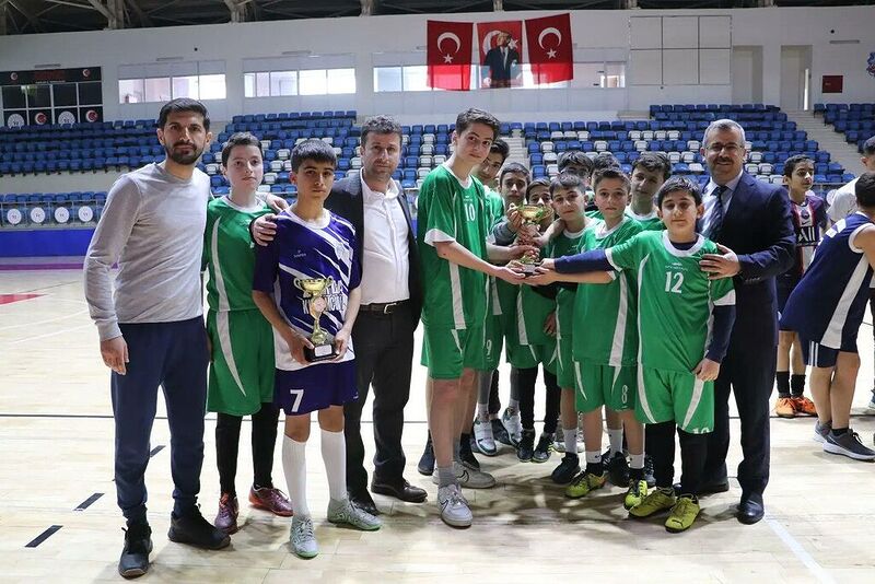 HAKKARİ'DE “OKULLAR ARASI YILDIZ