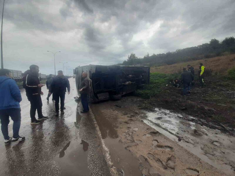 Hatay’da işçi servisi devrildi: 4 yaralı