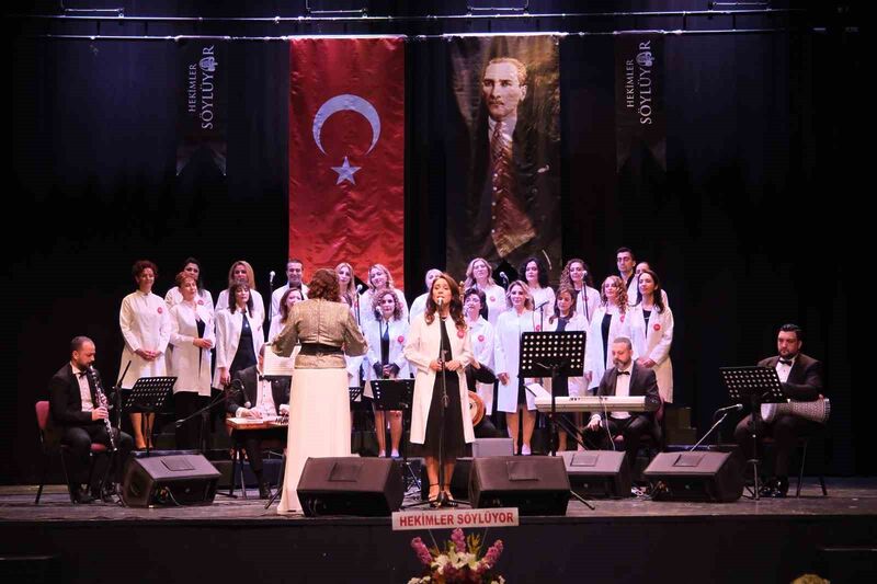 Hekimlerden beyaz önlükleriyle konser