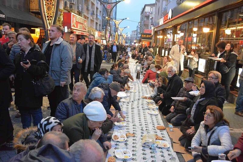 İftarlarını yeryüzü sofrasında açtılar