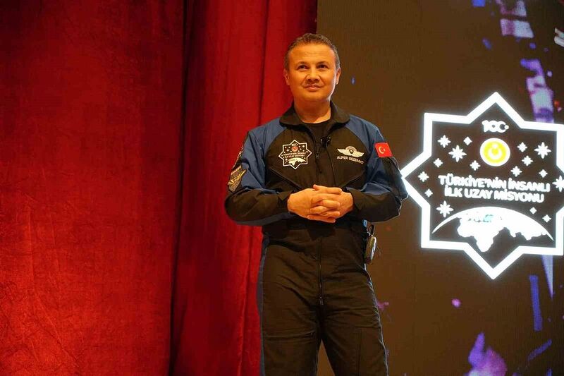 İlk Türk astronot Gezeravcı’dan çarpıcı uzay açıklaması: “Uzay çöplüğüne vesile olan pek çok uzay aracı var”