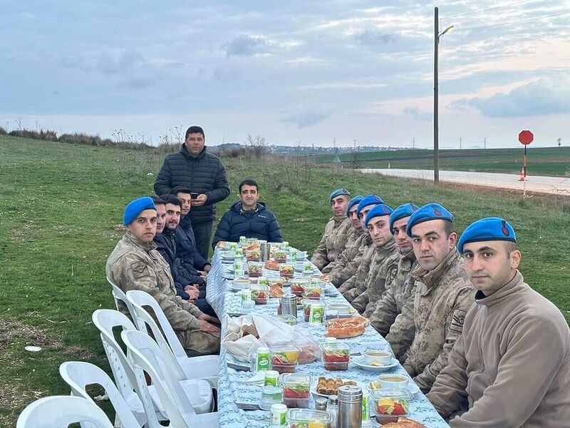 İpsala Kaymakamı, Mehmetçikle iftar yaptı