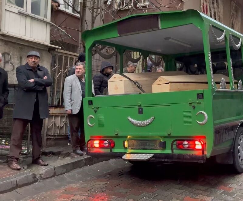 İstanbul’da annesini ve kız kardeşini öldüren şahıs camide intihar etti